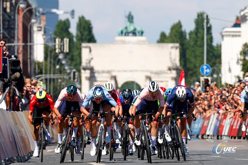 European Championships Munich 2022 - 2022 UEC Road Elite European Championships - Men's Road Race - 14/08/2022 - Fabio Jakobsen (NED) - Arnaud Demare (FRA) - Tim Merlier (BEL) - photo Luca Bettini/UEC/SprintCyclingAgency?2022